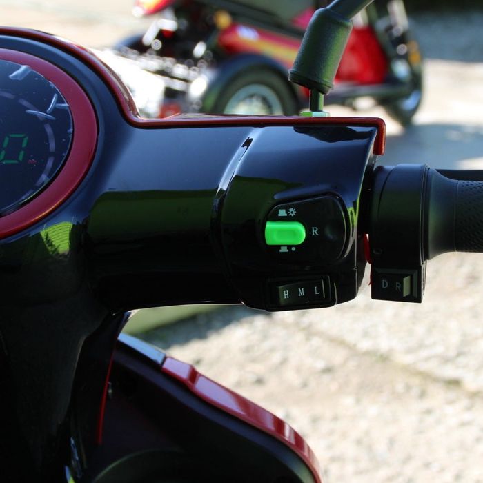Електрическа триколка FM1 1500W – RED