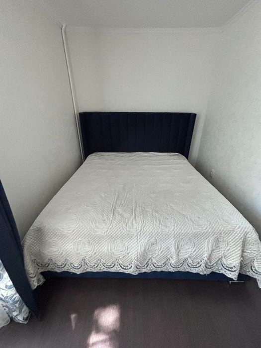 Кровать двуспальный 
Размеры: 
Длина 2,2 м
Ширина 2 м 
Размер