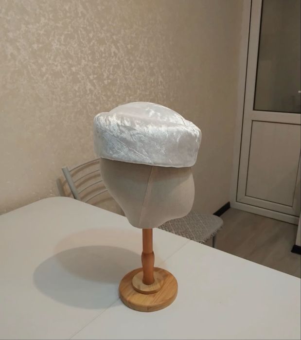 Әйелдерге бас киім