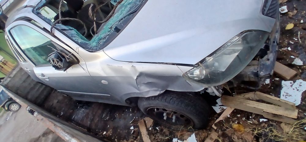 Mazda 2   1.4i  2004