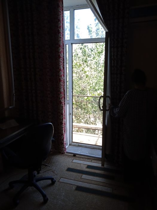 Карши шахарда 2 каватли ховли сотилади