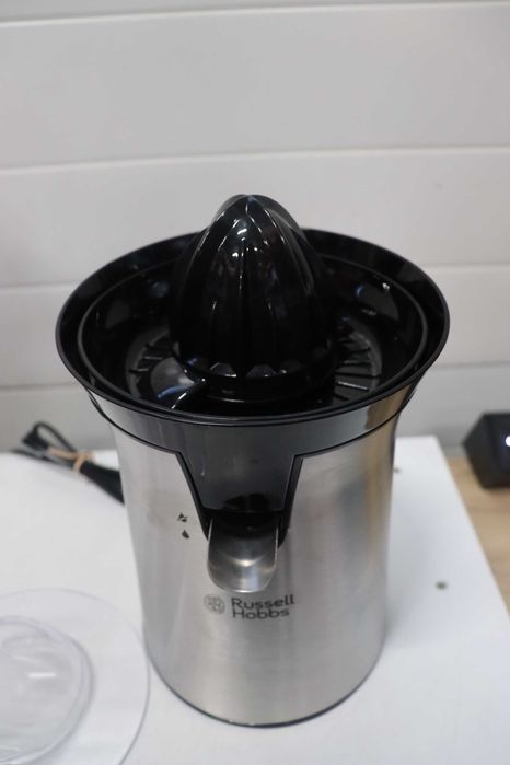 Преса за цитруси Russell Hobbs Classics, черна/сребриста, лек ДЕФЕКТ