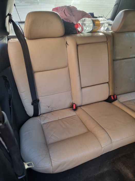 Продавам бежов кожен салон за VW Golf 4, VW  Bora, Audi a3 8L.