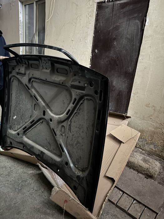 Капот Audi 80-90 в коробке