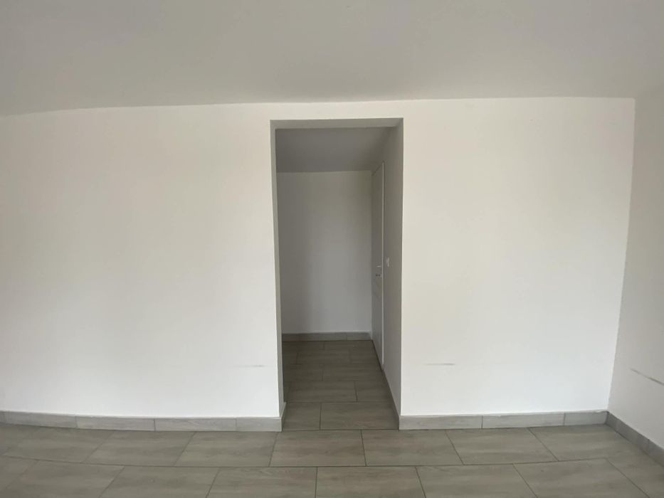 De vanzare sau de închiriat