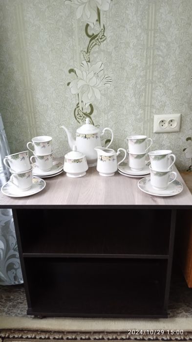 Продаются новый столовый + чайный сервизы, на 8  персон.
