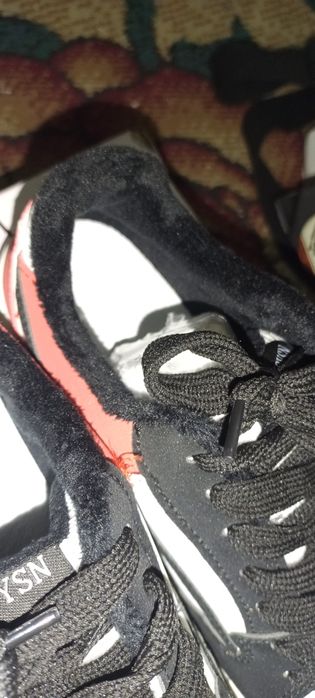 Продам зимние кроссовки, носил полдня