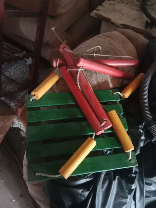 Качелях деревянная