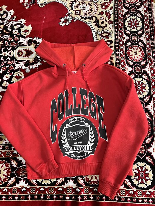 Укороченное худи красного цвета