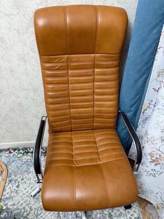 Кресло кожаное хорошее