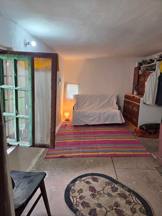 Vind casa taraneasca  linga Bucuresti  1000mp la 2 min de Lac
