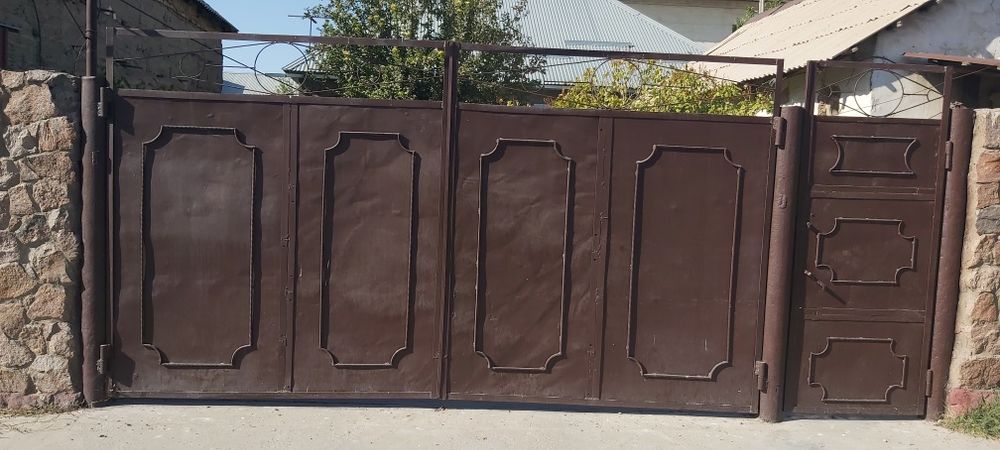 Продаётся дом из красного кирпича