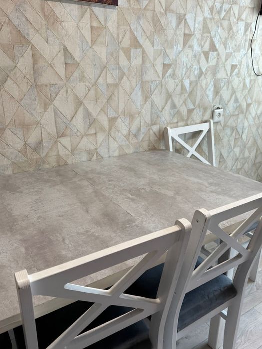 Стол со стульями