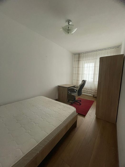 Inchiriez ap 3 camere dec 1 Mai/ Spital