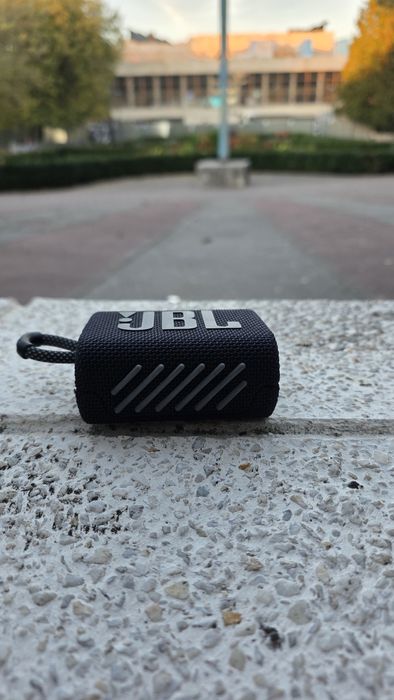 JBL GO 3 aprope noua