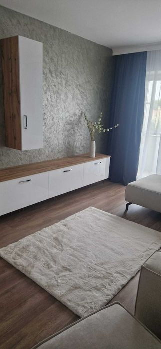 Inchiriez apartament cu 3 camere in Mun. Satu Mare