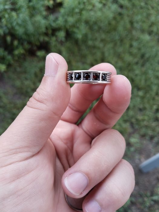 Продам кольцо серебро 925,с гранатом