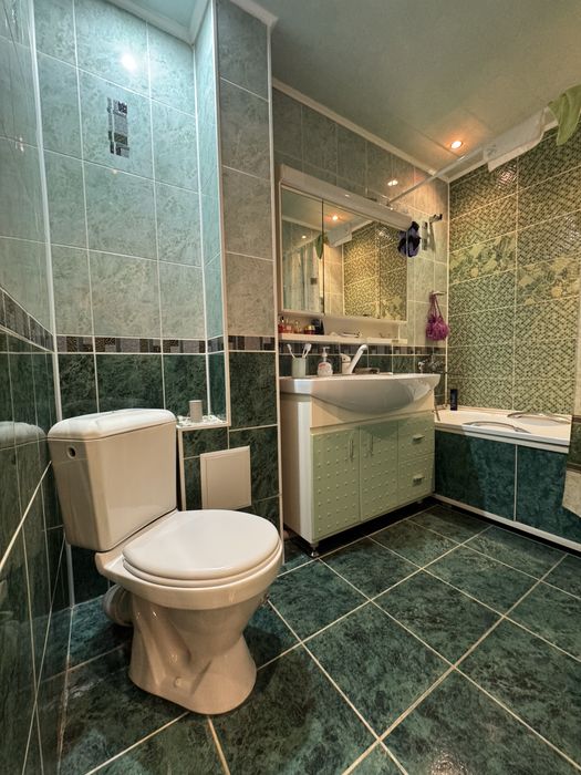 5 комн кв 4 мкр 2 этаж