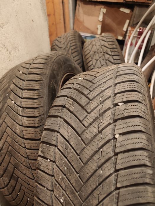 4бр. Железни джанти 16 5х112 със зимни гуми 205/55 R16 и 235/65 R16C firestone