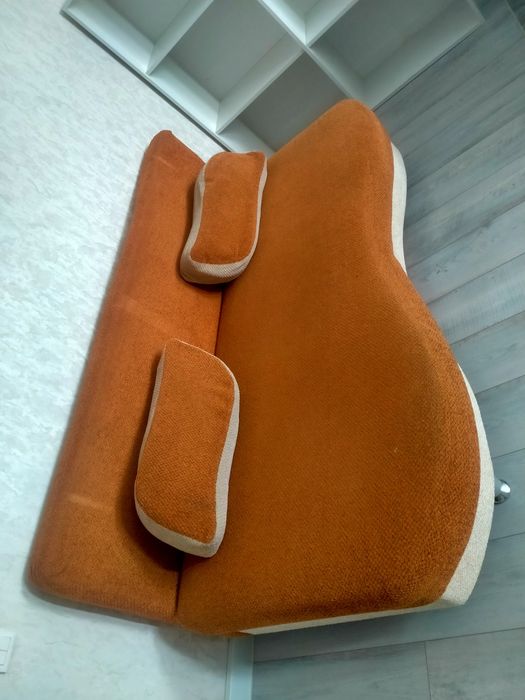 Продам два дивана тахты