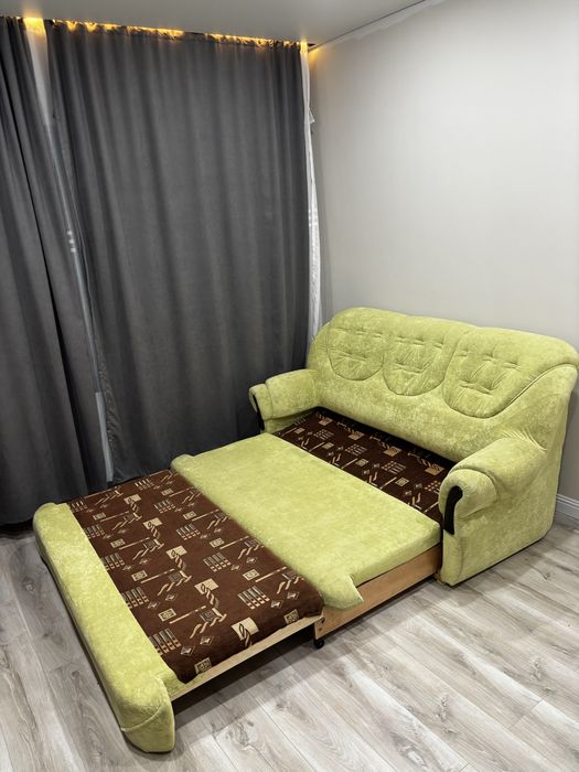 Диван раскладной почти новый