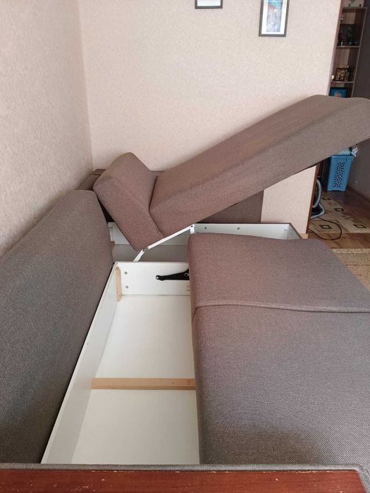 Диван угловой раздвижной.