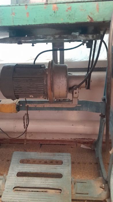 Продам оверлок бу.