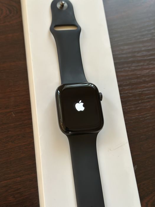 I watch series 8  32gb 88% kor dok full 45mm