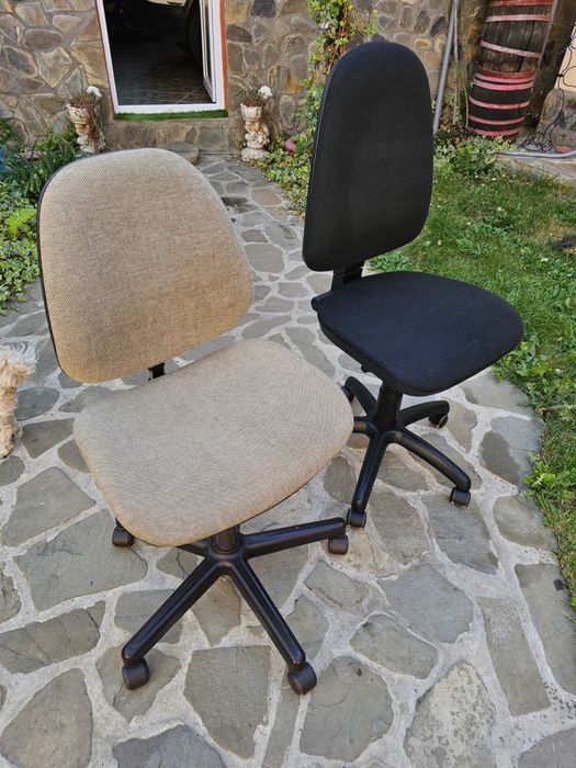 Vand doua scaune de birou în stare perfectă
