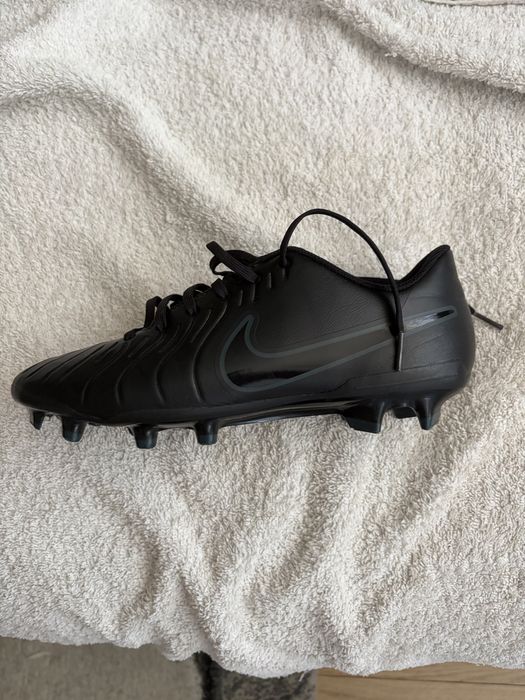 Продат се: Nike Tiempo Legend 10 Academy FG/MG 42EUR