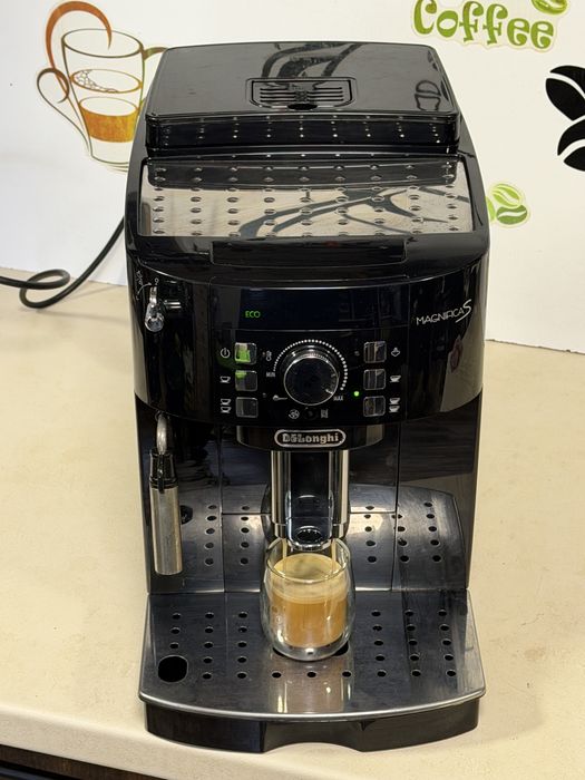 Кафемашина кафе автомат delonghi magnifica S с гаранция