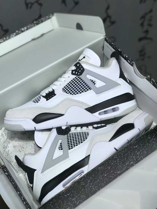 Jordan 4 Retro Military Black EU43