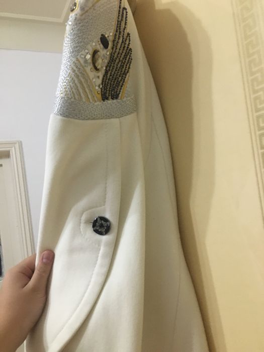 Larissa пальто белое 38 размер