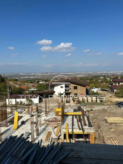 Двуетажна къща Белащица