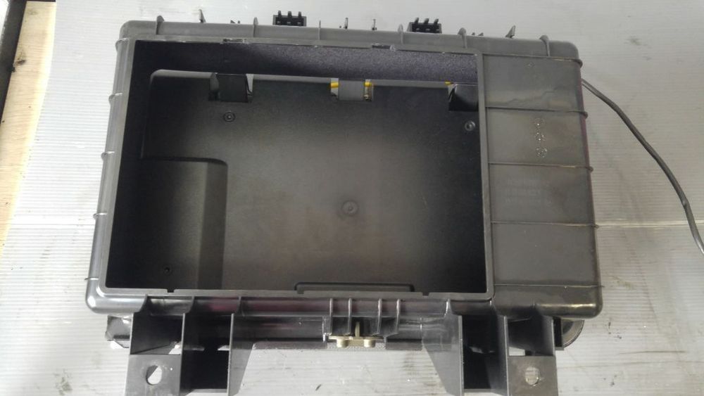 compartiment interior stanga spate mercedes sl r230 500 2001-2006 a2308100841