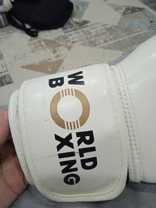 Боксёрские перчатки WORLD BOXING 10 oz