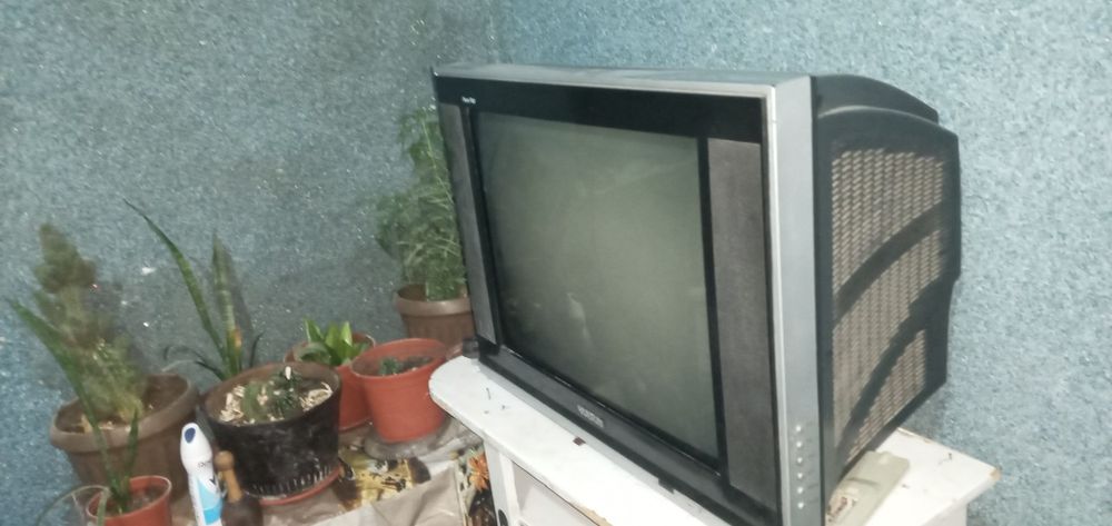 Roison телевезор сотилади,ишлаши яхши