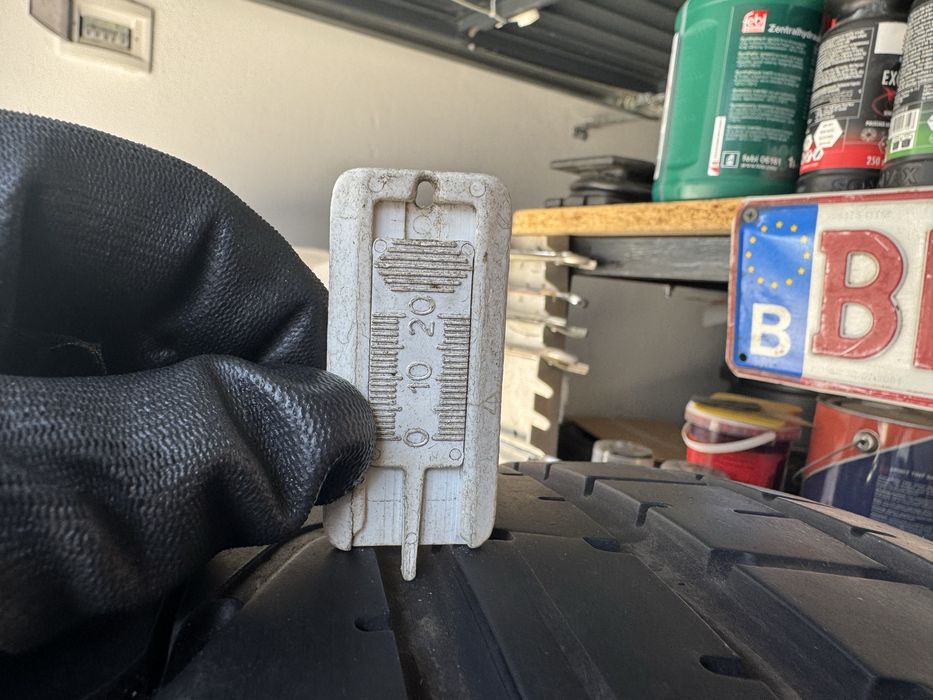 Пирели 255/40/19 дот 20 6мм