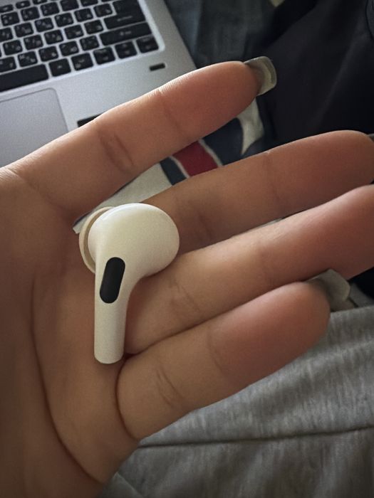 Левое ухо , air pods pro 3