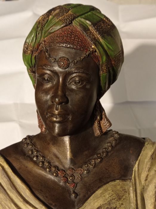 Vând sau schimb obiecte vechi.Preț în funcție de obiectul dorit.