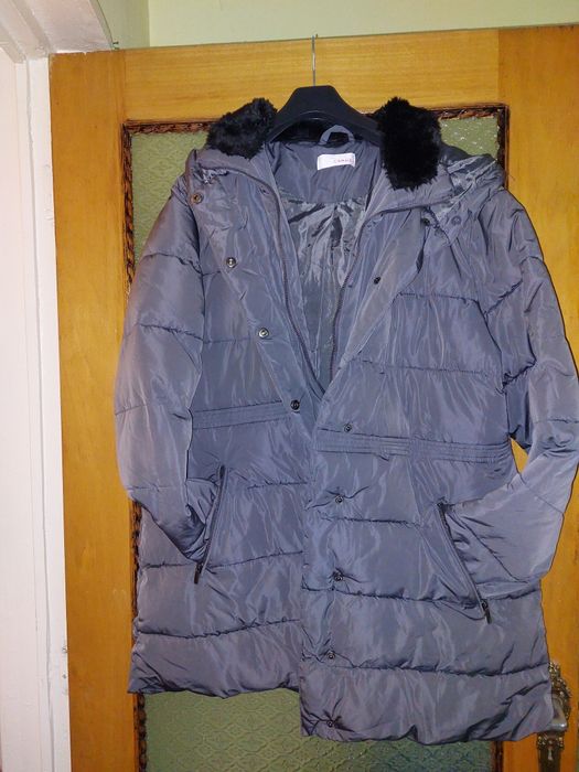 Geacă de iarnă Camaïeu cu guler cu blăniță si glugă - elegantă