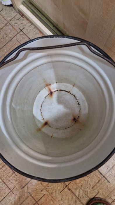 Продам большое эмалированное ведро