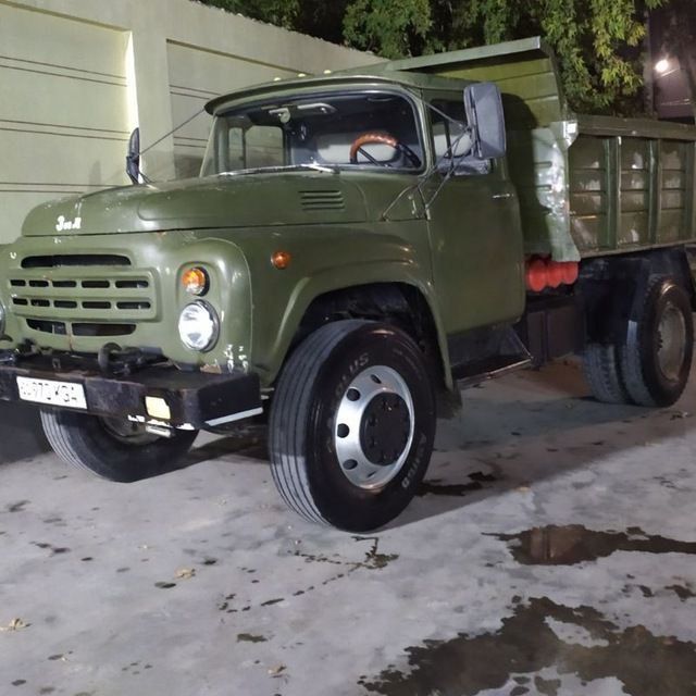 Zil samosval sotiladi