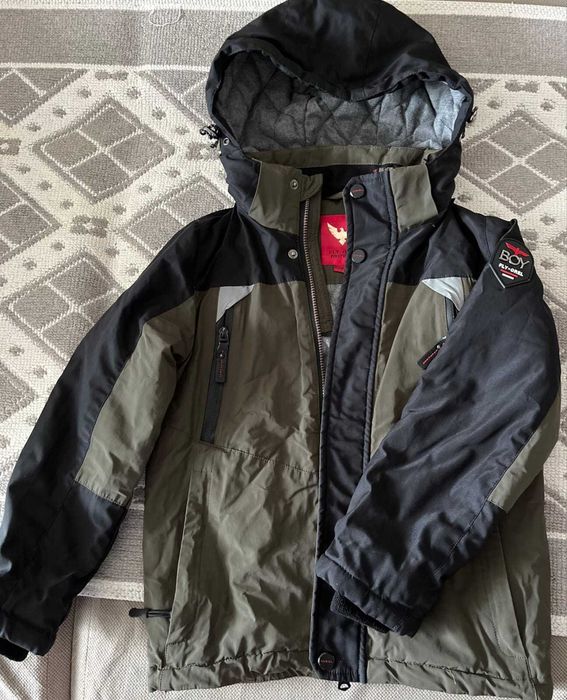 Продам куртку на мальчика 8-9 лет, весна-осень