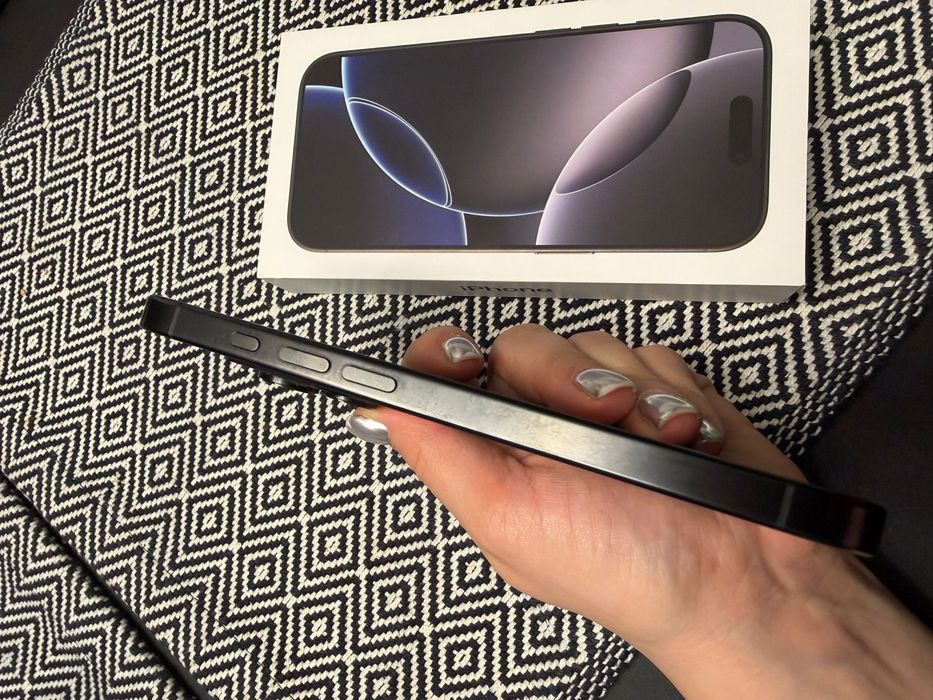 Iphone 16 pro, black titanium, 246 GB