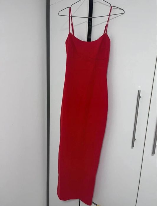Rochie rosie Bershka