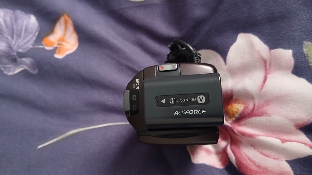 Цифравая видеокамера sony HDR-CX360