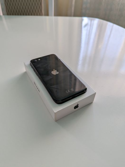 продам iPhone se 2020
