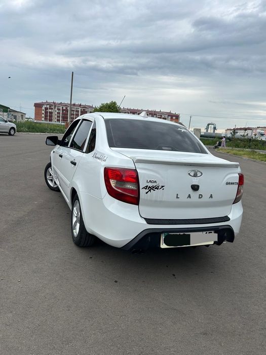 Продам гранту  куплена бипект авто