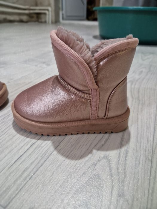 Vand UGG-uri de fetite